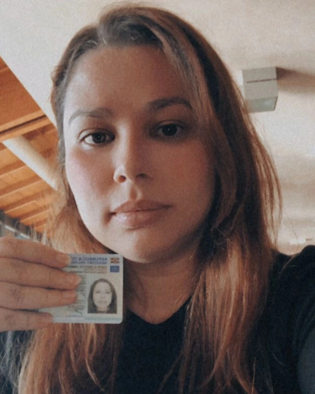 Cliente de Speranza en una foto de rostro, con el documento de identidad italiano